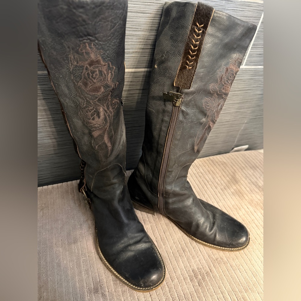 Siren by Mark Nason genuine Leather with Fur stripe down the side Boots